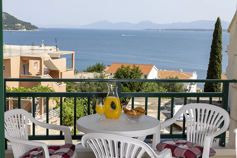 apartments Adriatic, Igrane - balcony with seaview