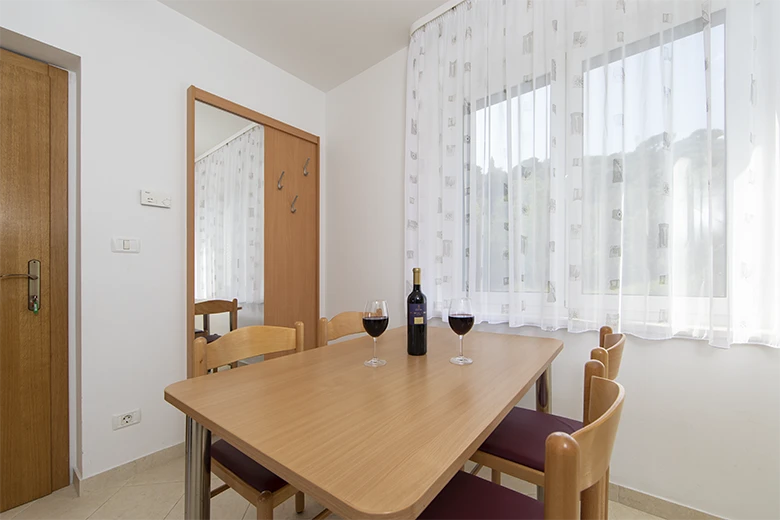apartments Adriatic, Igrane - dining room
