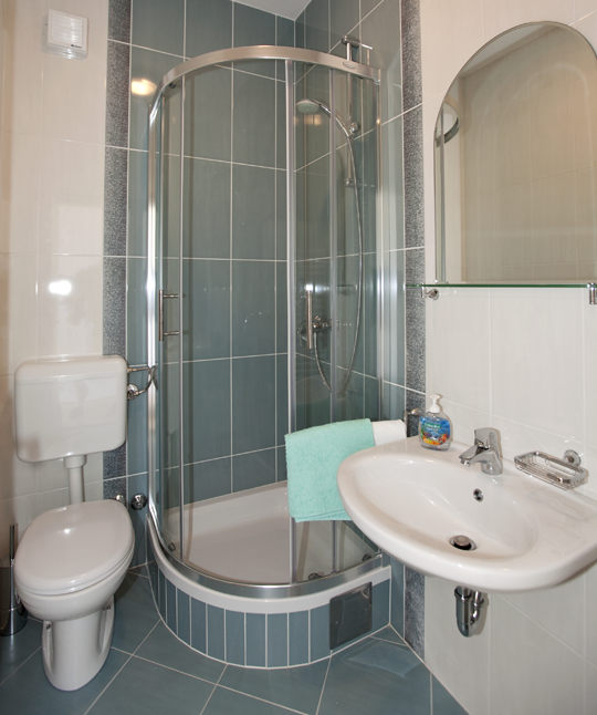 apartments Adriatic, Igrane - bathroom