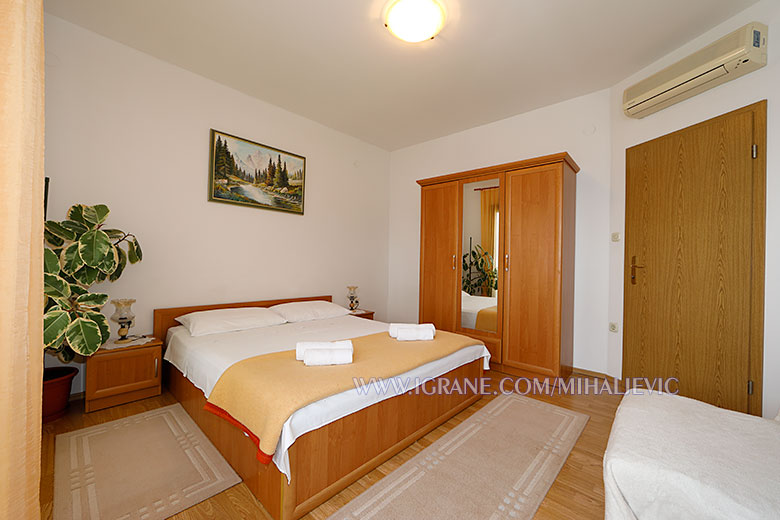 apartments Mihaljevi, Igrane - bedroom