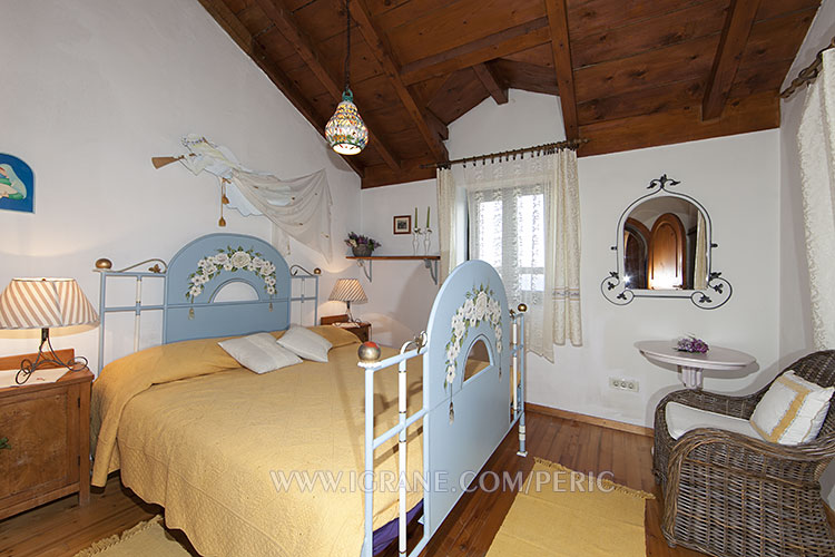 bedroom from fairy tale, Igrane apartment Peri