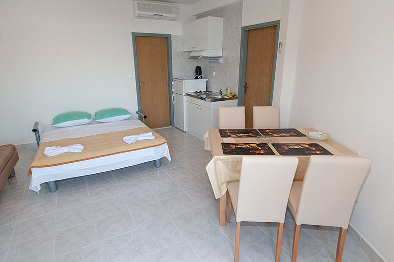 Apartments Ribica, Igrane - dining room