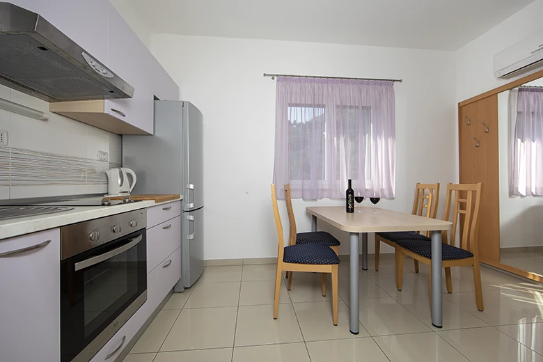 apartments Adriatic, Igrane - dining room