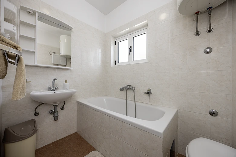 Apartments Grgo Talijančić, Igrane - bathroom