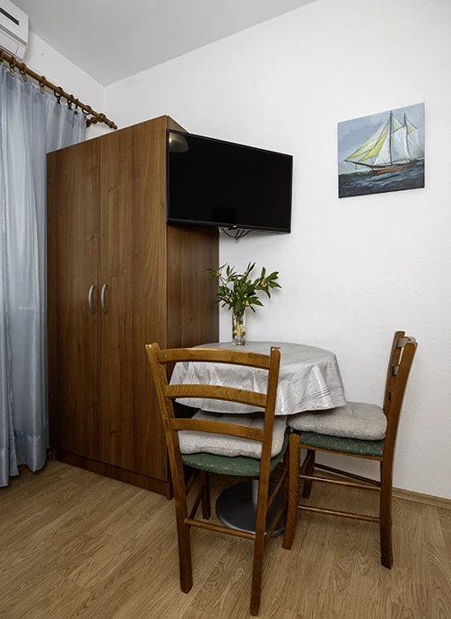 Apartments Grgo Talijančić, Igrane - dining table