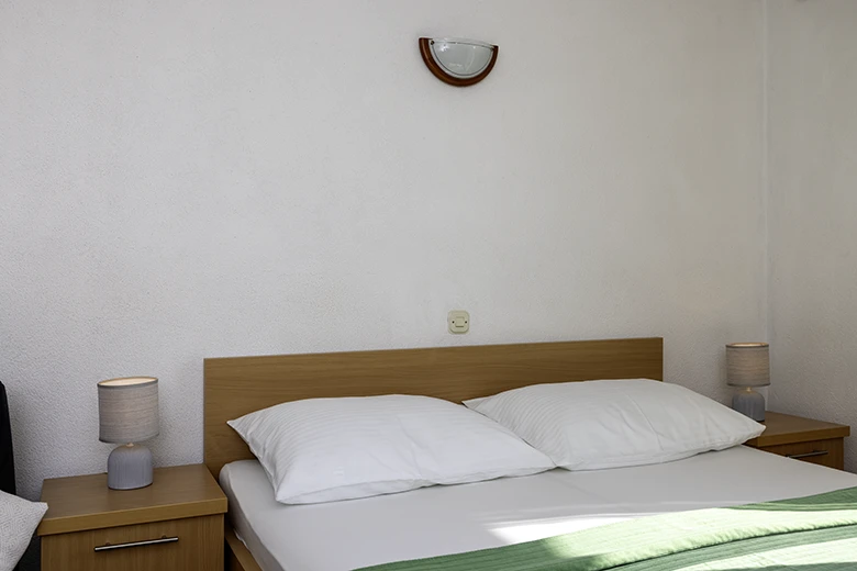 Apartments Grgo Talijančić, Igrane - details - bed