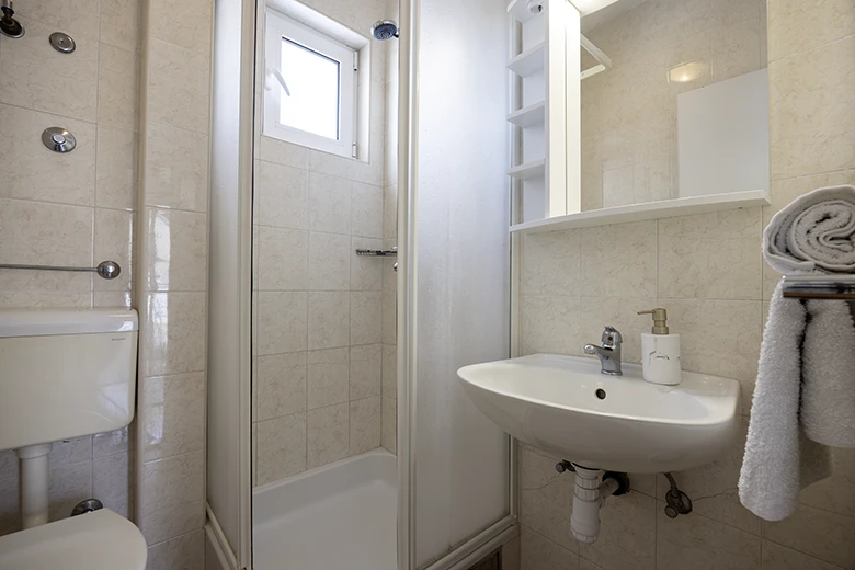 Apartments Grgo Talijančić, Igrane - bathroom