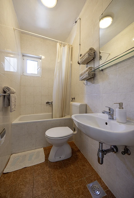 Apartments Grgo Talijančić, Igrane - bathroom