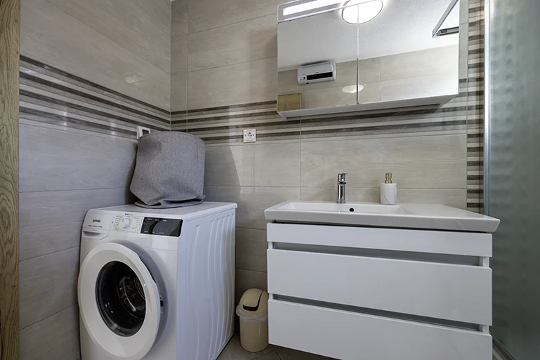 Apartments Grgo Talijančić, Igrane - bathroom