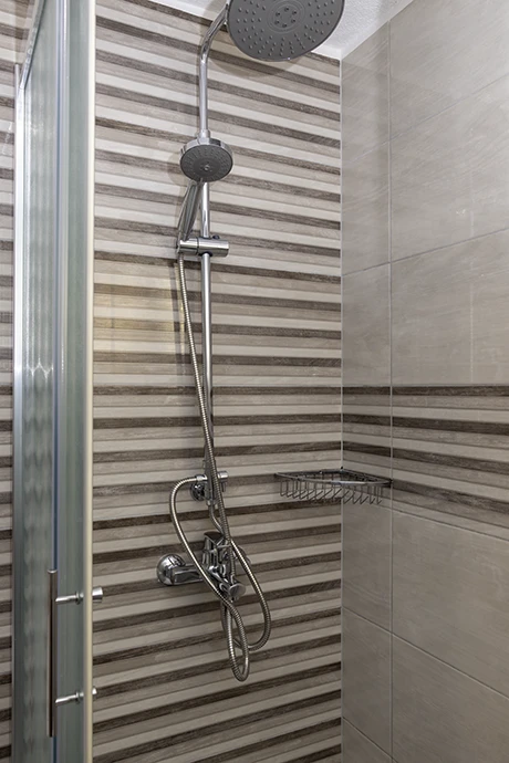Apartments Grgo Talijančić, Igrane - bathroom shower