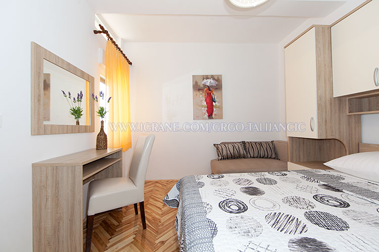 apartments Grgo Talijančić, Igrane - bedroom