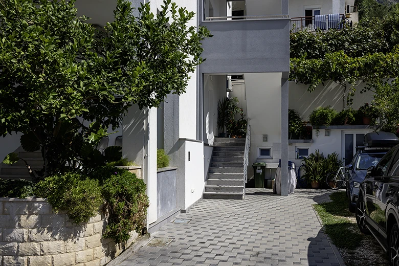 Apartments Grgo Talijančić, Igrane - house 1, entrance