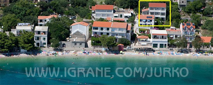 position of apartments Jurko in Igrane - close to the beach