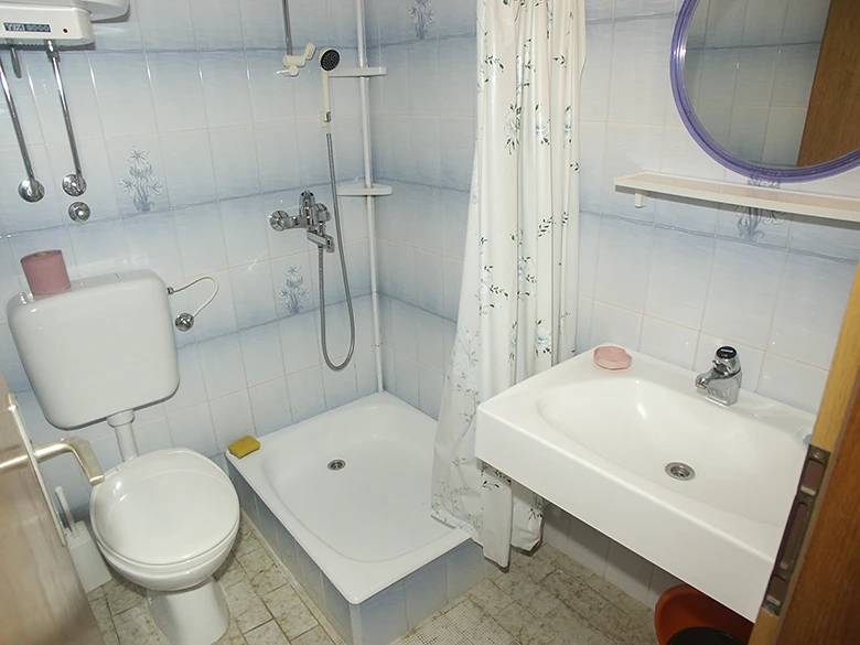 Apartments Bogomir Lulić, Igrane - bathroom