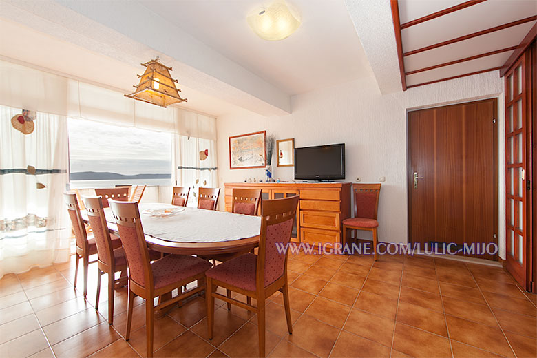 apartments Mijo Lulić, Igrane - large dining room with sea view