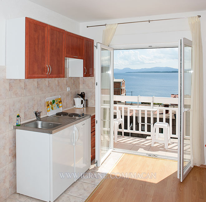 apartment Macan, Igrane - kitchen with sea view