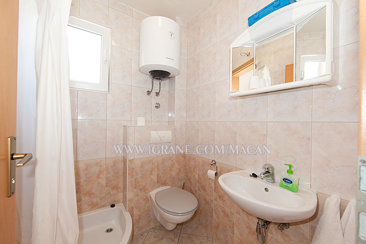 apartment Macan, Igrane - bathroom