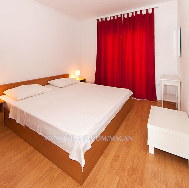 apartment Macan, Igrane - bedroom for 3 persons