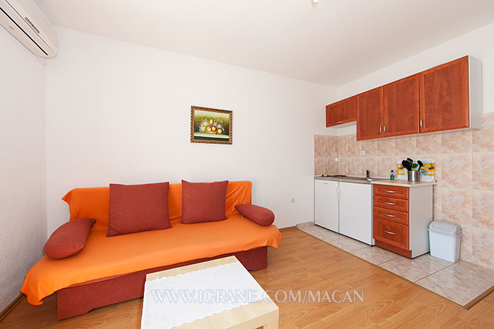 apartment Macan, Igrane - Sofa, Küche