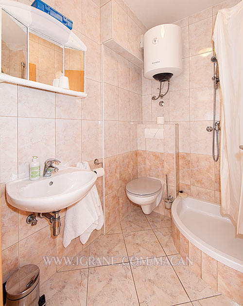 apartment Macan, Igrane - bathroom
