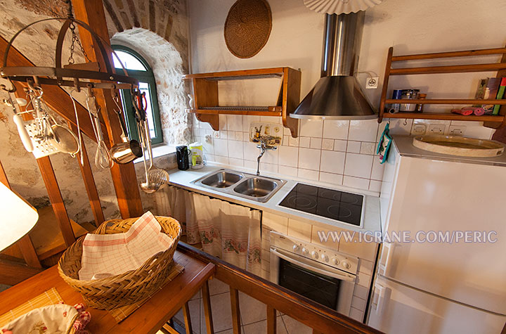 apartments Perić, Igrane - kitchen