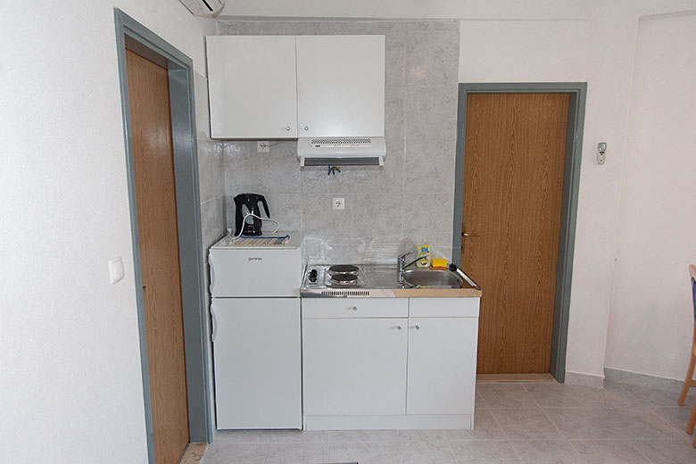 Apartments Ribica, Igrane - kitchen