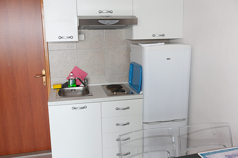 Apartments Ribica, Igrane - kitchen