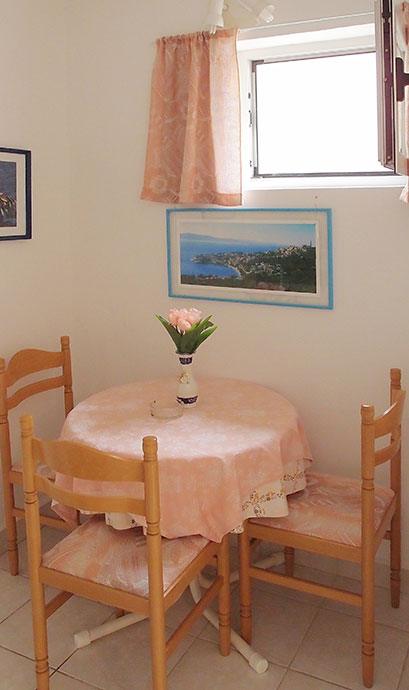 Apartments Trek, Igrane - dining table