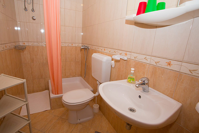 apartments Zdravko, Igrane - bathroom