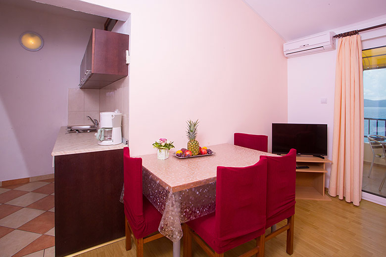 apartments Zdravko, Igrane - dining room